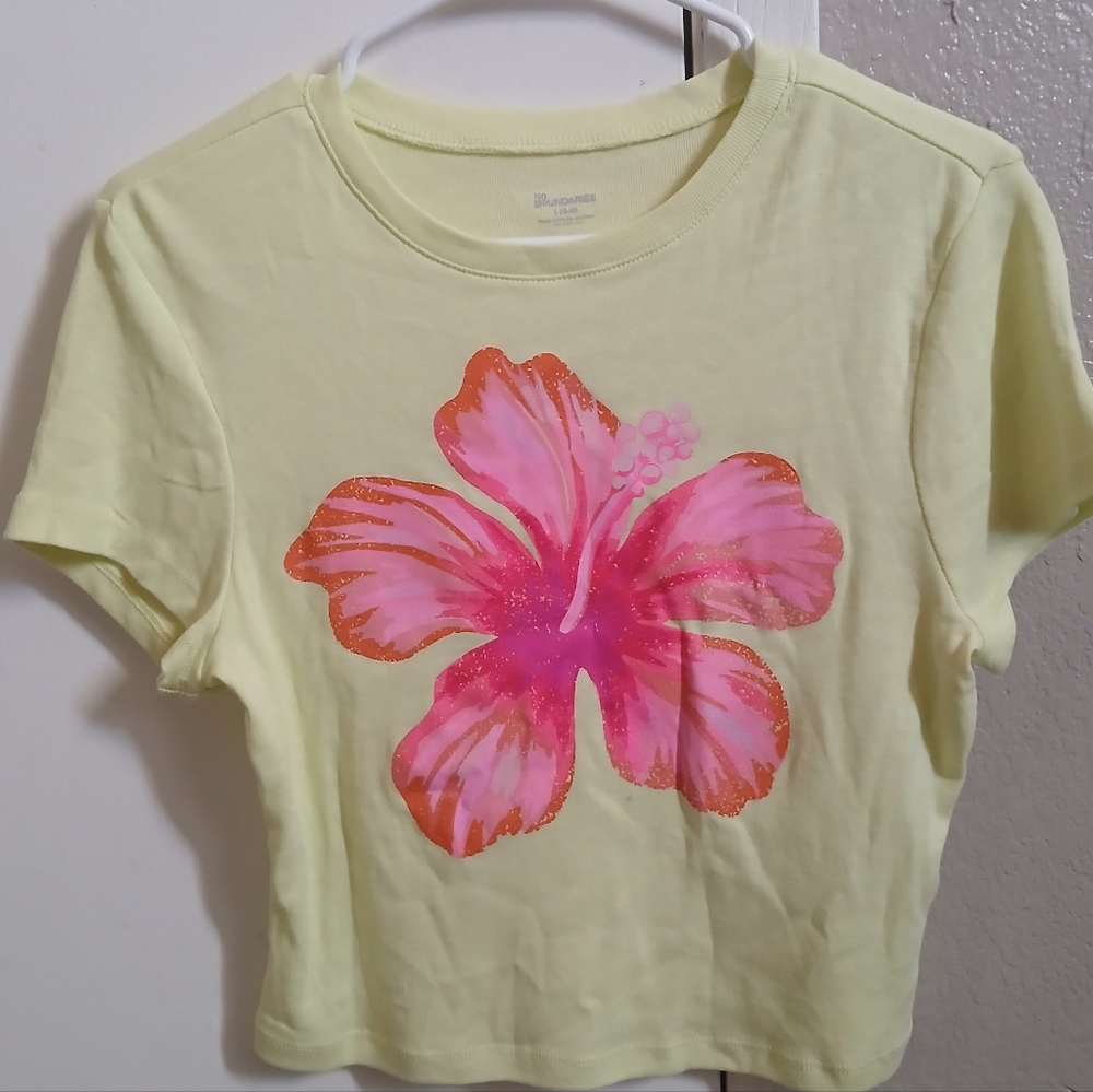 Womens Shirt Size Large Short Sleeved Slightly Cropped